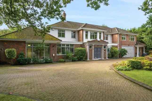 5 Bedroom Detached House with Indoor Pool Cuffley EN6