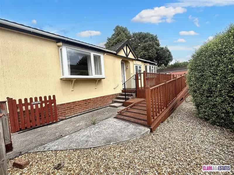 2 Bedroom Park Home for Sale in Topsham