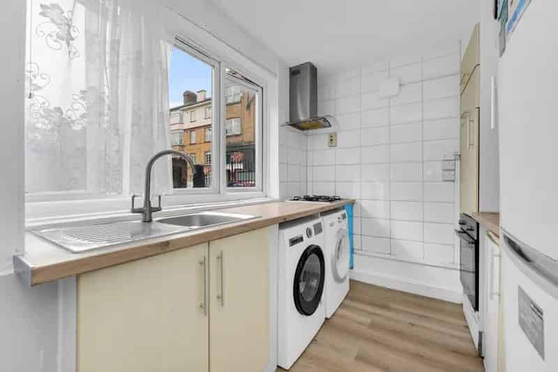 2 Bedroom Flat for Sale near Hoxton Square