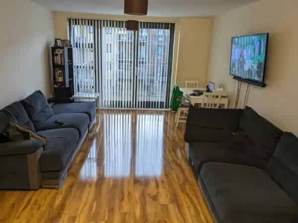 Lovely 2 Bedroom Flat near Langdon Park DLR Station