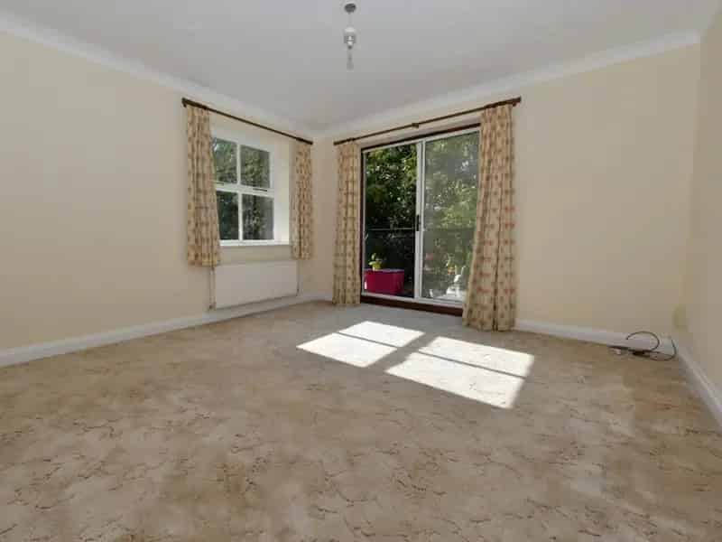 Leasehold Apartment Northlands Road Two Double Bedrooms Modern Fitted Kitchen