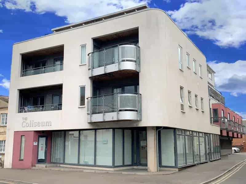 2 Bedroom Duplex Apartment Cheltenham Secure Parking Balcony Ensuite