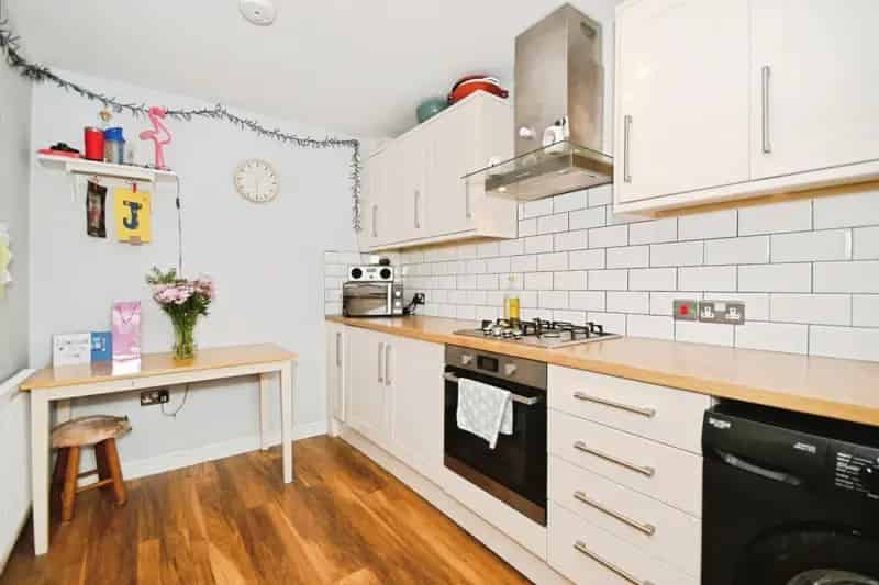 4 Bedroom House For Sale Near Town Centre