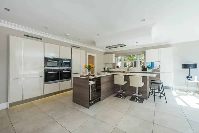 7 Bedroom Detached House For Sale