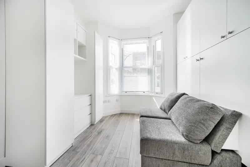 Gilmore Road Studio Apartment Furnished Ensuite