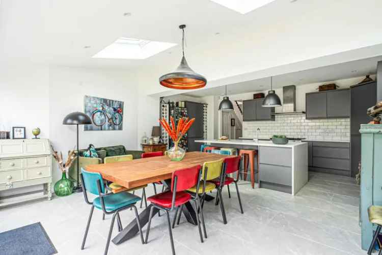 4 Bedroom Family Home in Nightingale Triangle