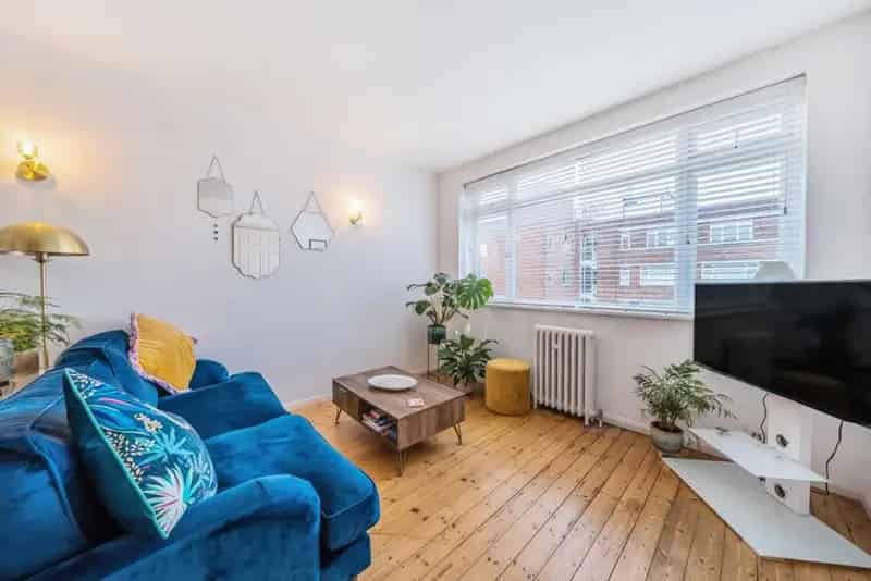 Spacious One Bedroom Apartment Upper West Putney