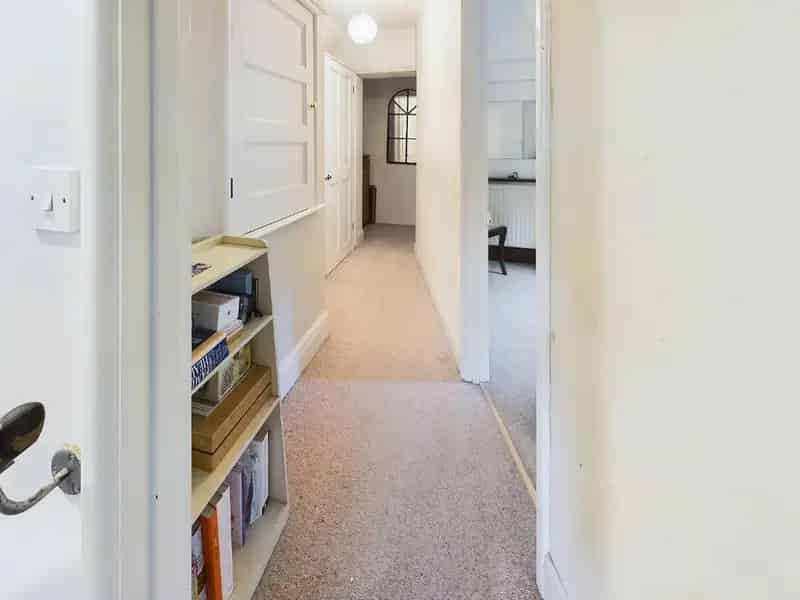 4 Bed House For Sale Needs Renovation