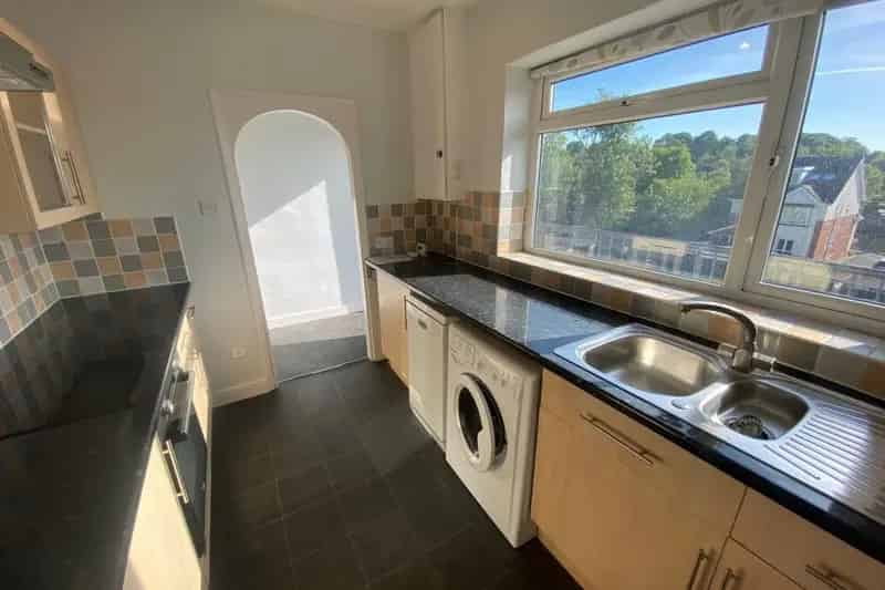 3 Bedroom Flat Alwoodley Parking Zero Deposit Guarantee Available