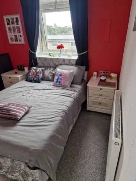 2 Bed Maisonette with Balcony Near Parks and Beach