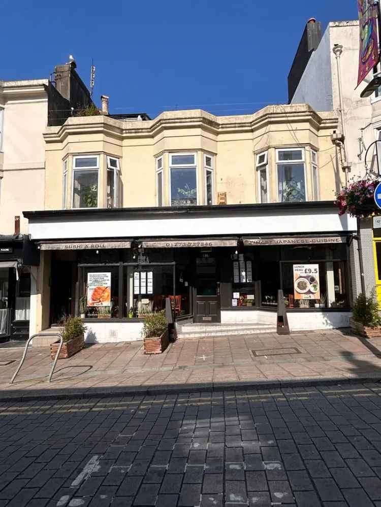 Restaurant with Flats near Brighton Seafront