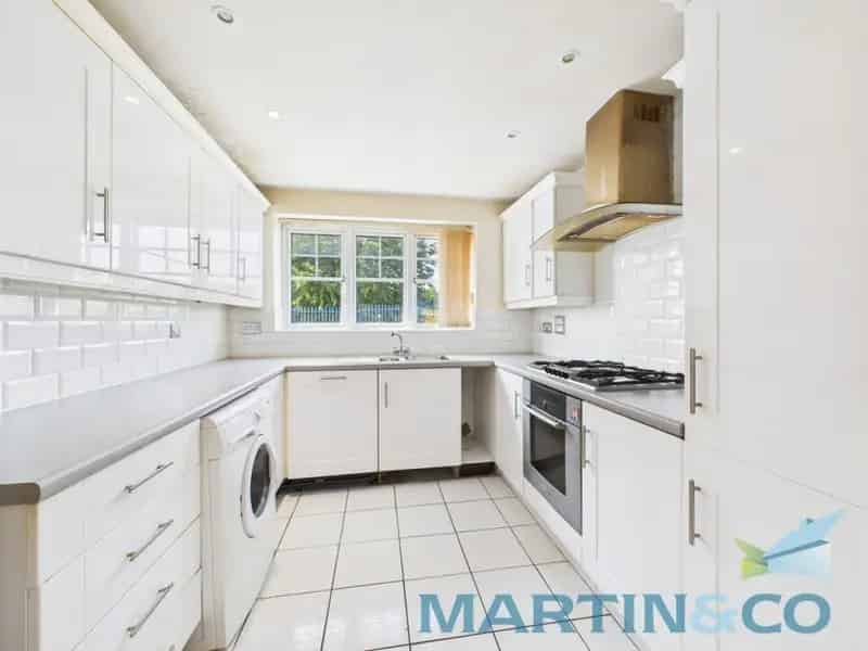 4 bedroom House
 For Sale