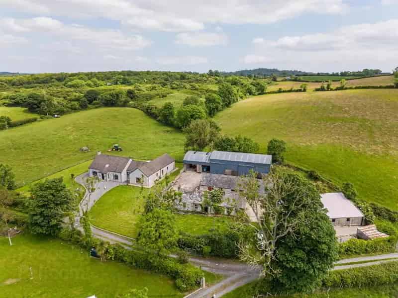 Modern Family Home with Farm Buildings and 21 Acres
