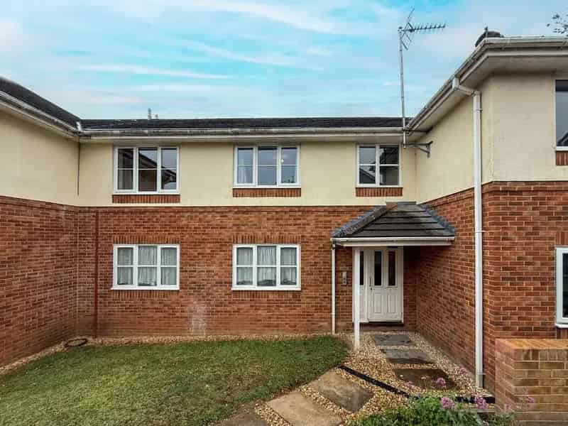 1 Bedroom Flat to Rent Part Furnished Allocated Parking