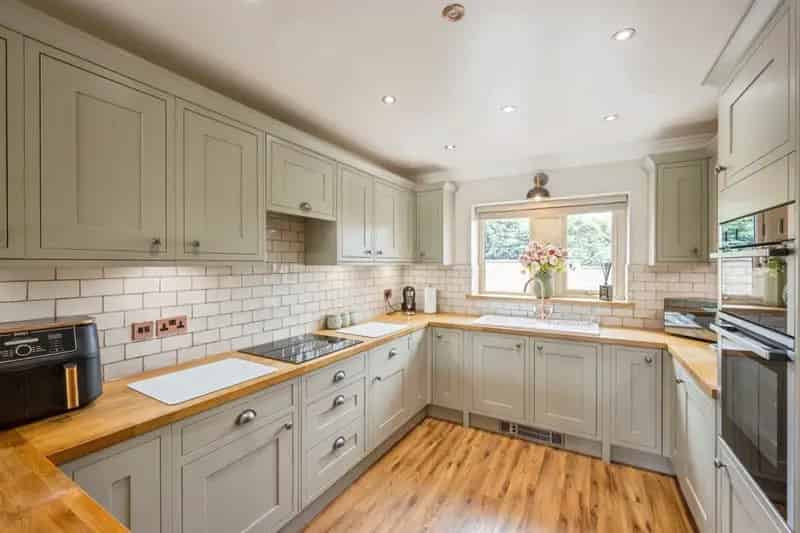 Exceptional 3-Bed Split-Level Bungalow with Garden Room and Double Garage