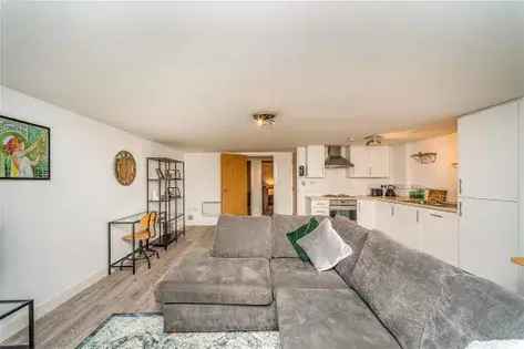 2 Bed Canton Apartment Cardiff - Furnished, Balcony, Zero Deposit