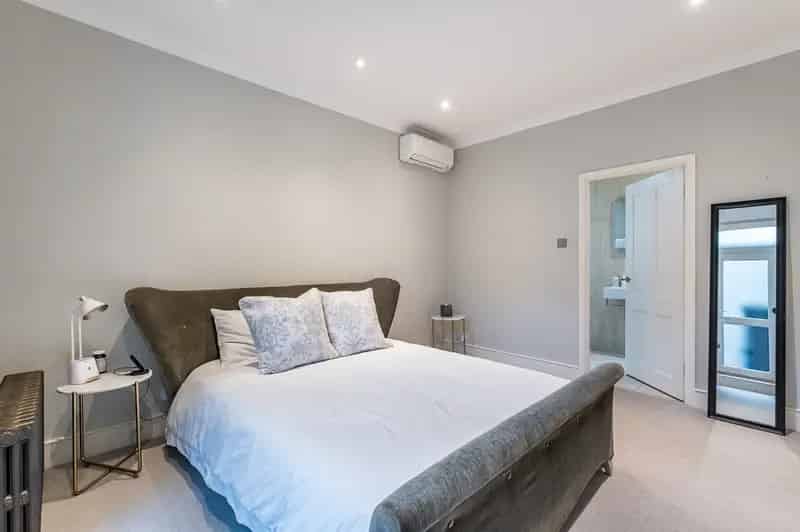 3 Bedroom Maisonette for Sale in Quiet Garden Square