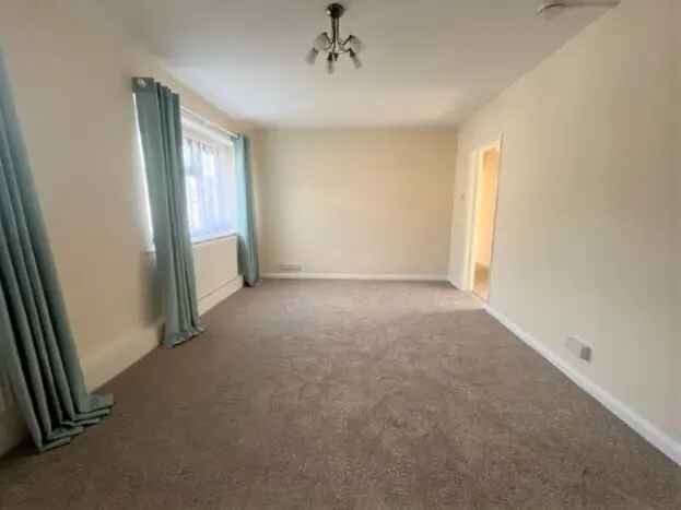 3 Bedroom Flat in Caerphilly Town Centre
