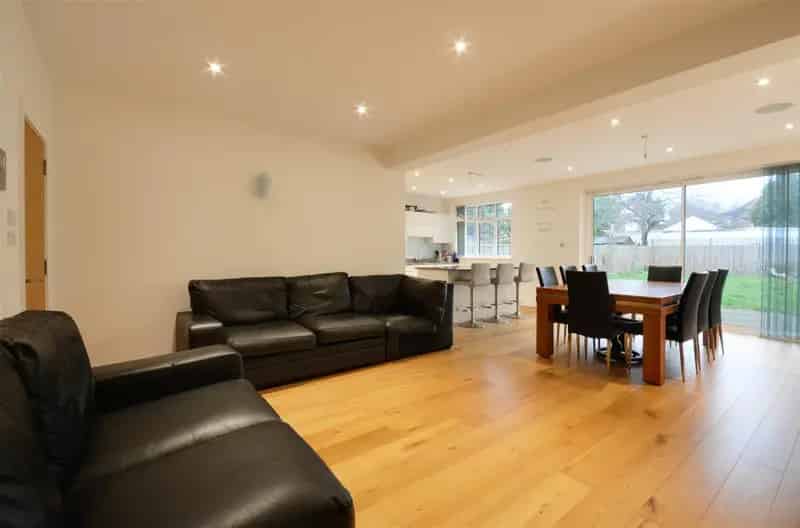 4 Bedroom Detached House Ealing Modern Family Home Large Garden Driveway