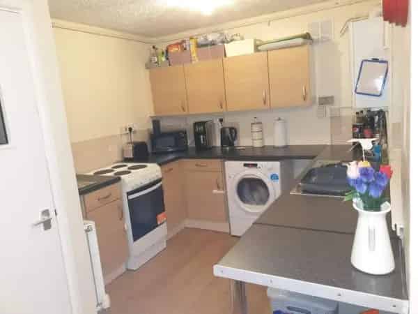2 Bed Flat Henbury Near Shops Schools Pets Allowed