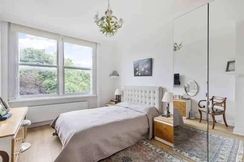 2 Bedroom Flat for Sale in Hampstead
