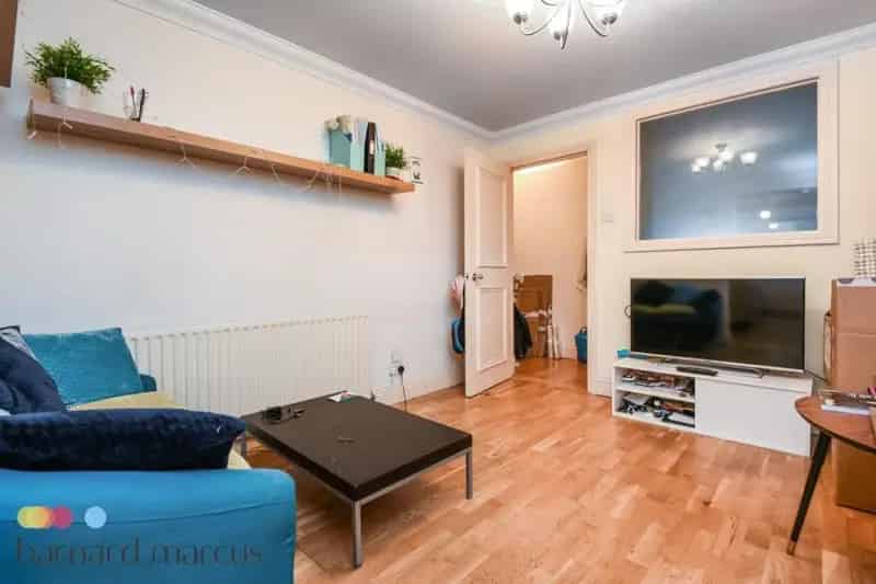 Spacious Period Conversion Flat Near Queenstown Road Battersea Park