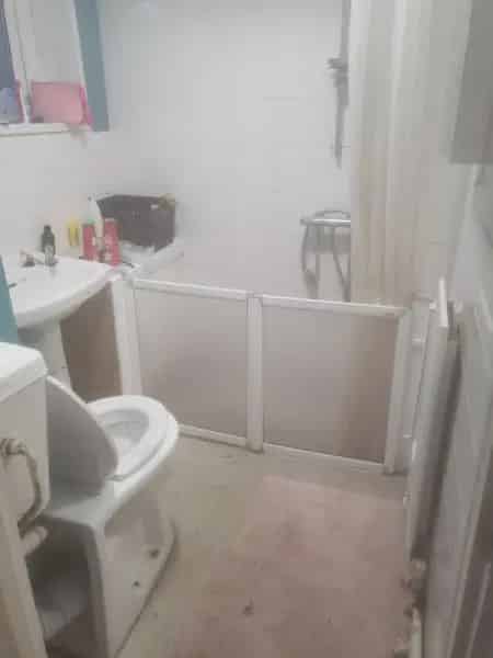 3 Bedroom GFF Flat with Garden Near Schools and Town Centre