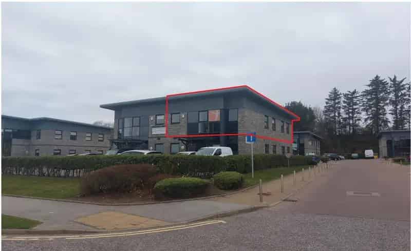 Modern Office Suite with Comfort Cooling and Raised Access Floors