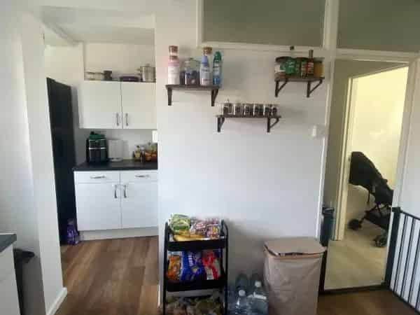 2 Bedroom Ground Floor Flat with Garden and Parking