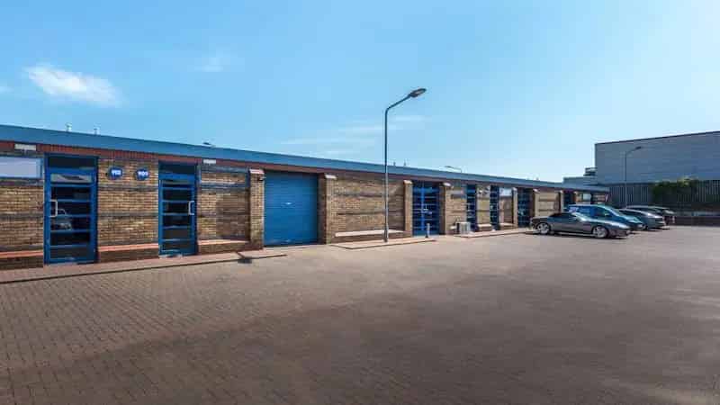 Slough Trading Estate Unit: Modern Industrial Space For Lease