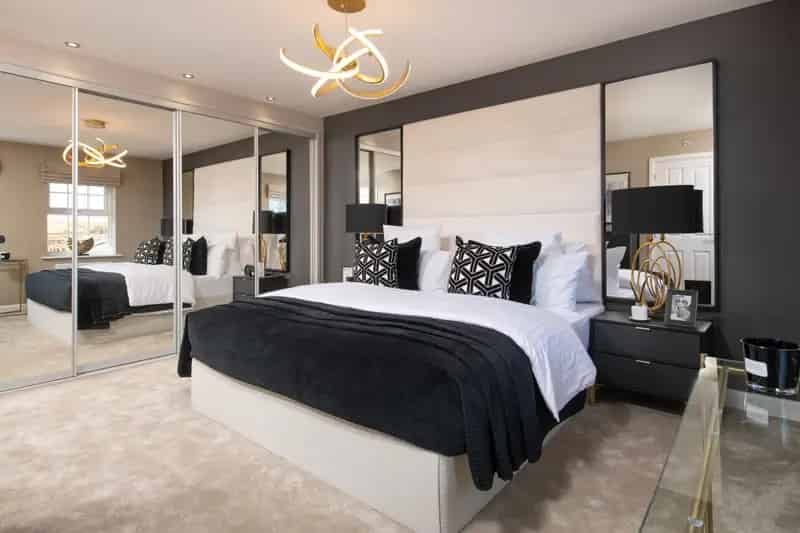 4 Bed House for Sale with Detached Garage and Parking