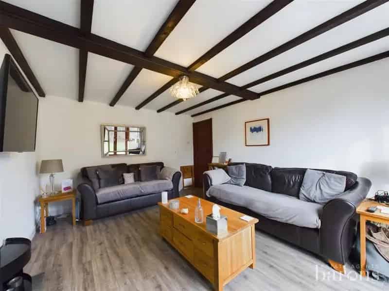 3 Bedroom Barn Conversion House For Sale