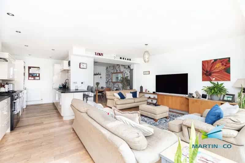 4 Bedroom House Near Poole Park