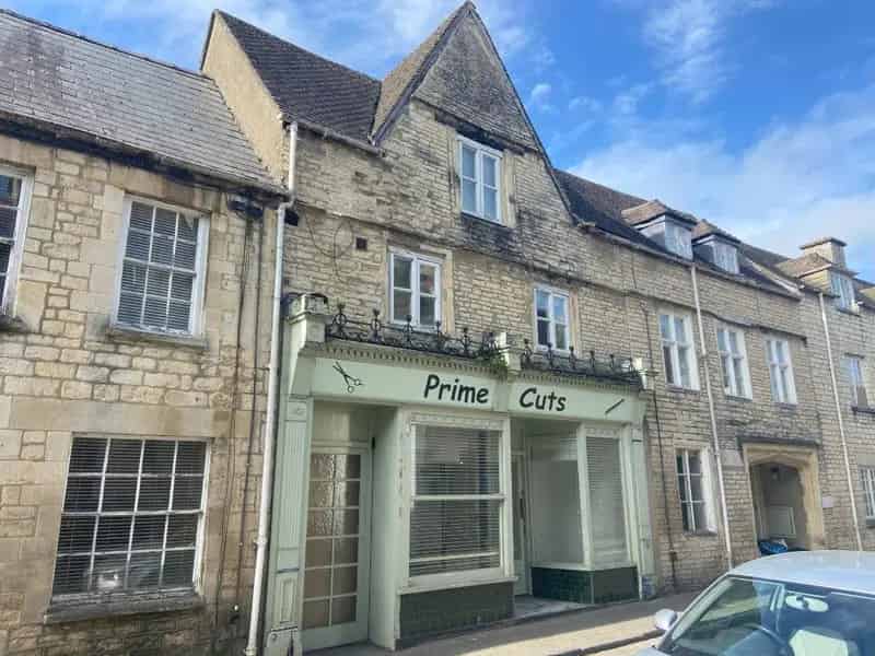 Retail Unit For Sale or Lease 426 sq ft