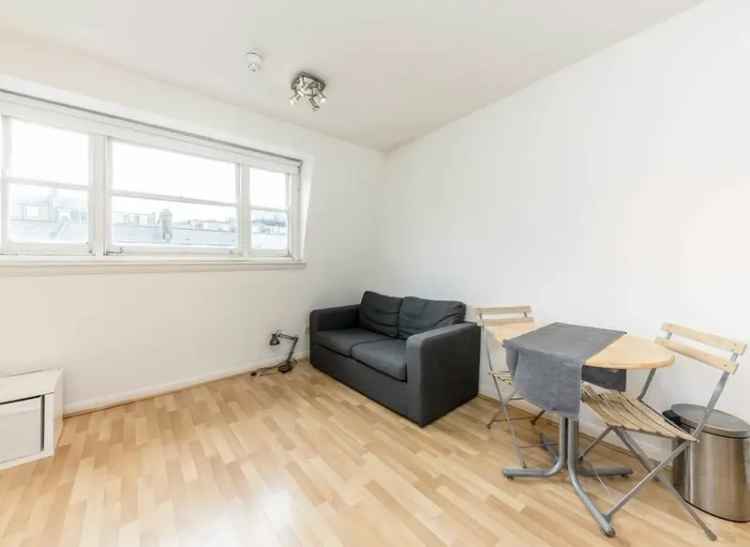 Self Contained Studio Flat near High Street Tube