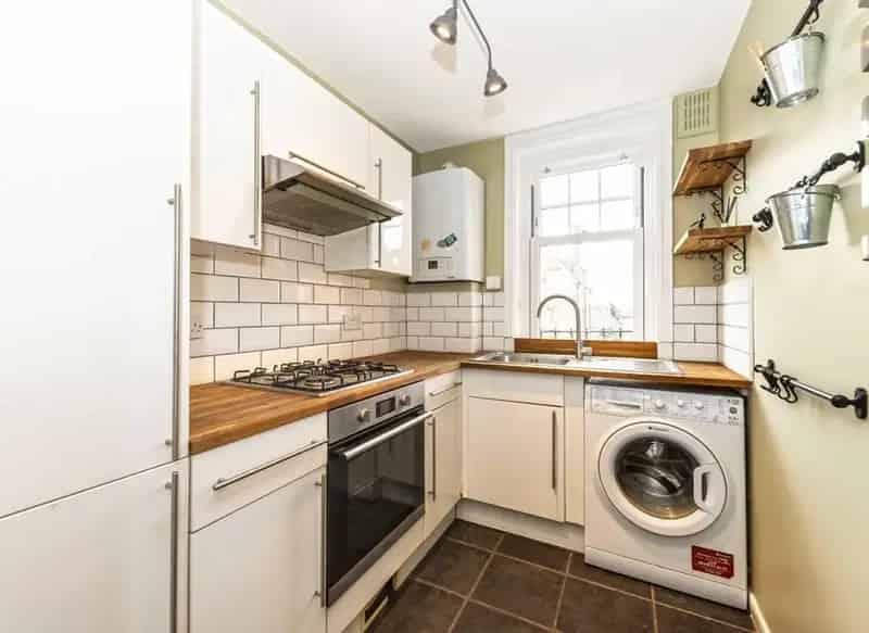 Modern First Floor Flat with Garden - Ideal for Professionals