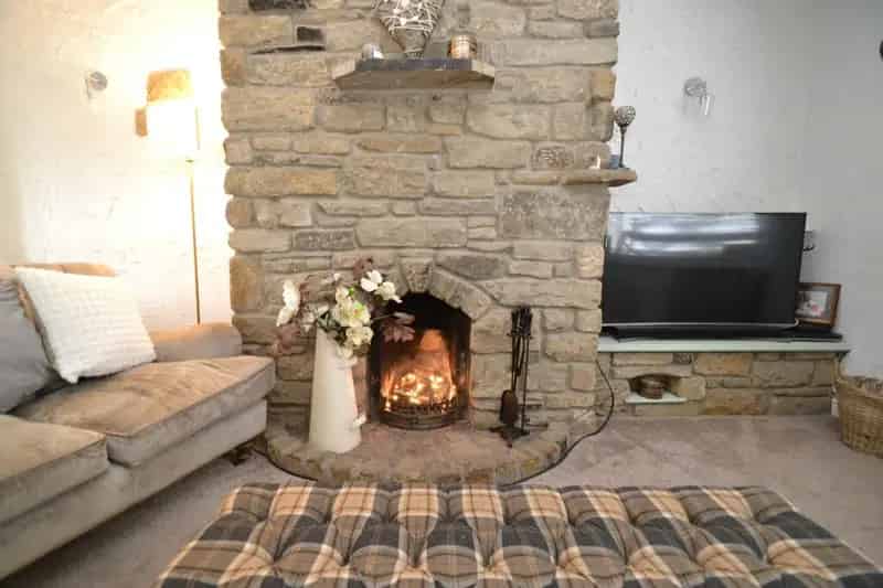 2 Bedroom Grade II Listed Cottage for Sale