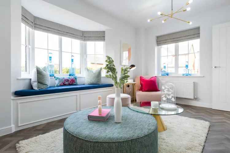 3 Bedroom Detached House for Sale - Close to Transport Links