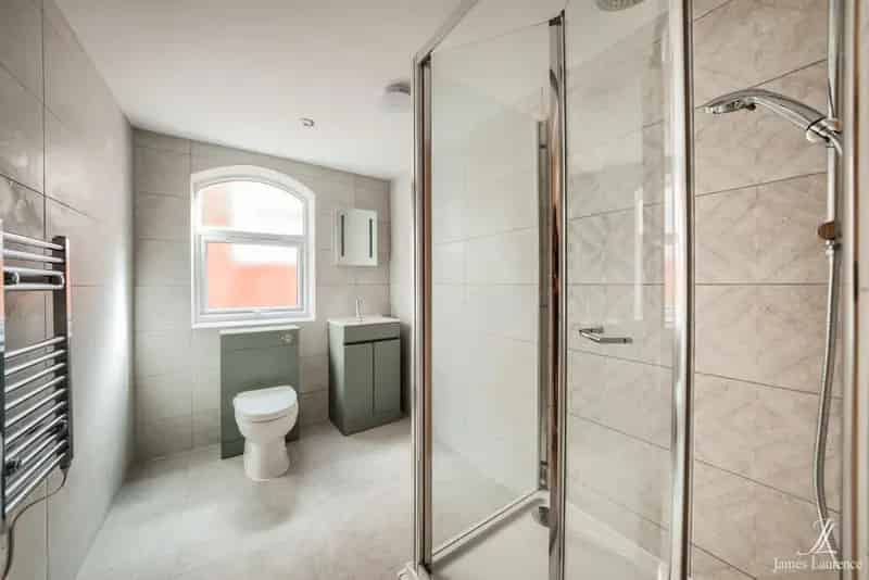 3 Bedroom Apartment with Modern Amenities and Parking