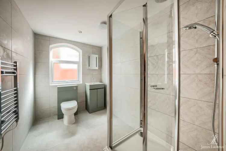 3 Bedroom Apartment with Modern Amenities and Parking