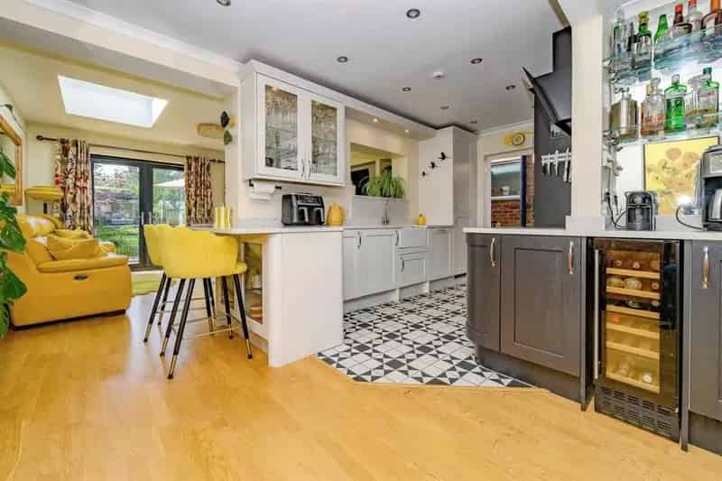 Four Bedroom Family Home in Bovingdon Village