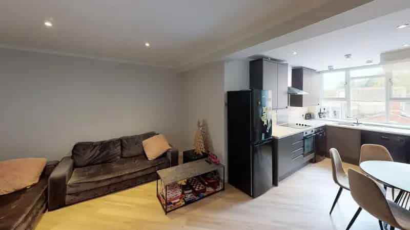 4-Bed 1-Bath Student Home Park Street Bristol