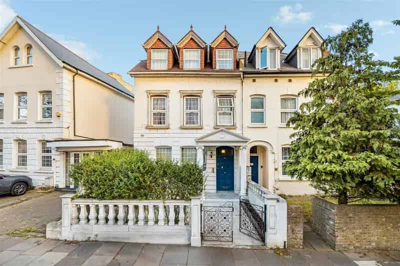 2 Bedroom Flat House to Rent