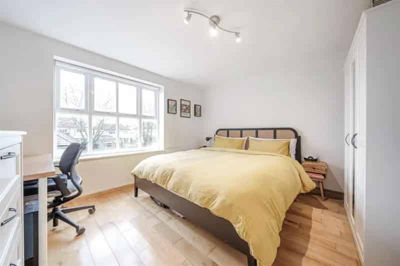 2 Bed Flat for Sale Preston Road Near