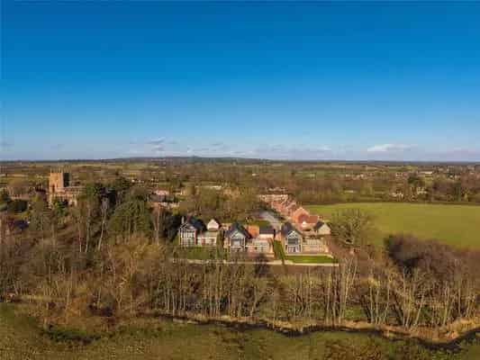 Luxury 5-Bedroom Home with Vaulted Kitchen and Country Views