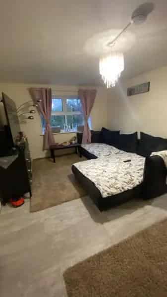 Two-Bedroom Flat with Communal Garden