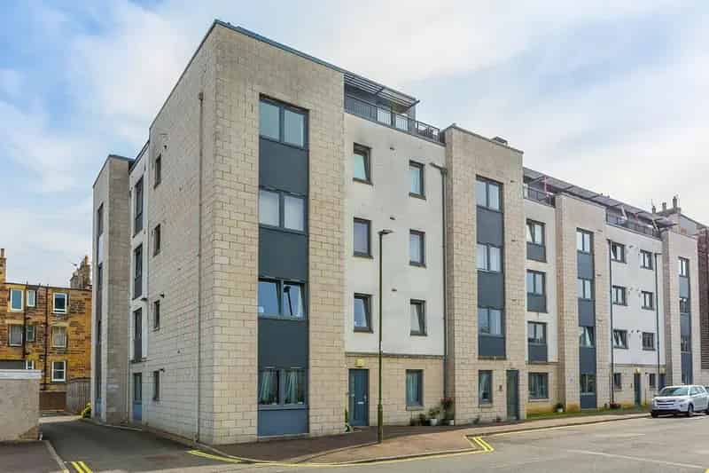 2 Bedroom Flat for Sale in Scotland