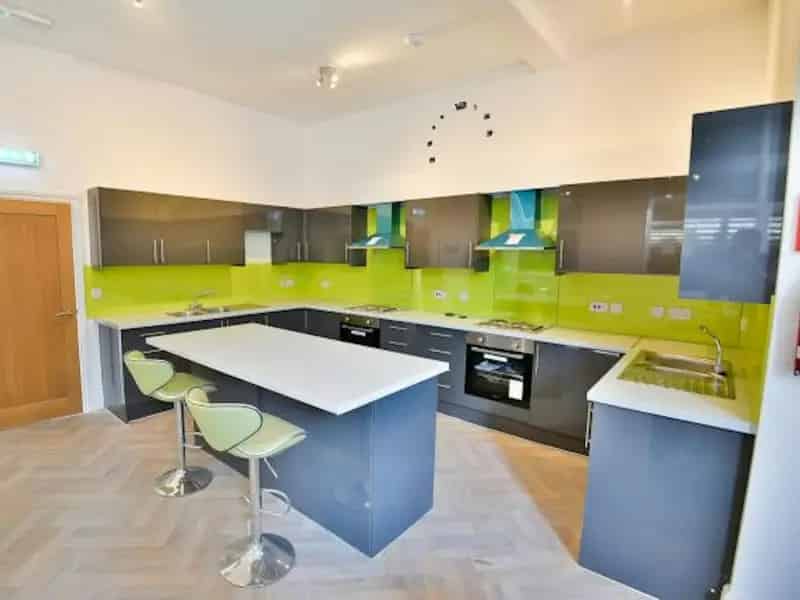 Furnished Double Room in Oldham HMO - All Bills Included