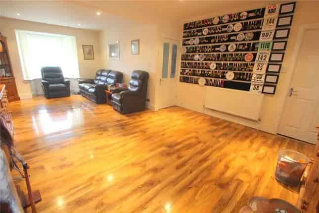 Spacious 3-Bedroom Detached Bungalow with Large Garden