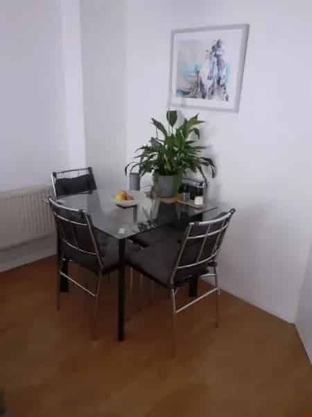 2 Bed Mid Terrace House Near Park and River Walks